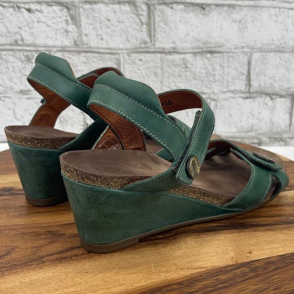 Taos Charade 5574 Womens 9/40 Green Gold Leather Hook & Loop Wedge Sandals - Picture 5 of 13